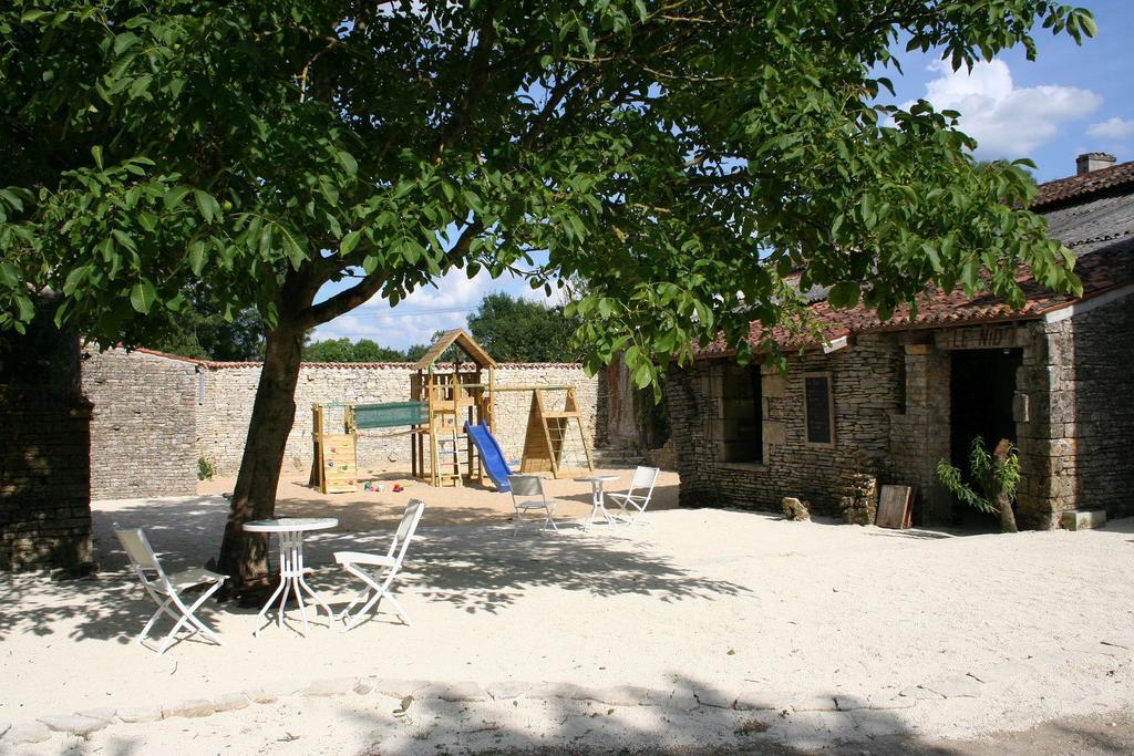 Domaine De Chantageasse Asnières-la-Giraud Exterior foto