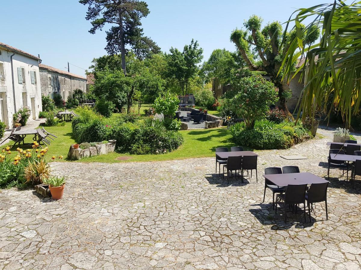 Domaine De Chantageasse Asnières-la-Giraud Exterior foto